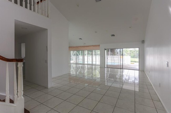Building Photo - 5317 NW 67th Ave