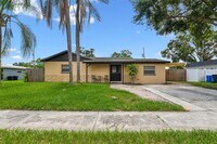 Building Photo - 4818 Holiday Dr