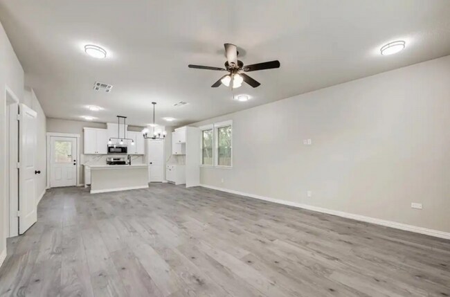 Building Photo - 5612 Black Pine Cir