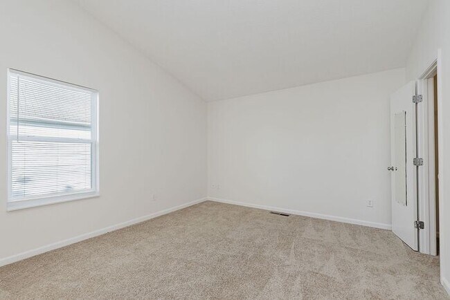Building Photo - Perfect Family Home
