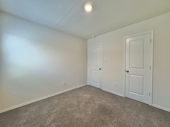 Building Photo - 11333 Pecan Crk Dr