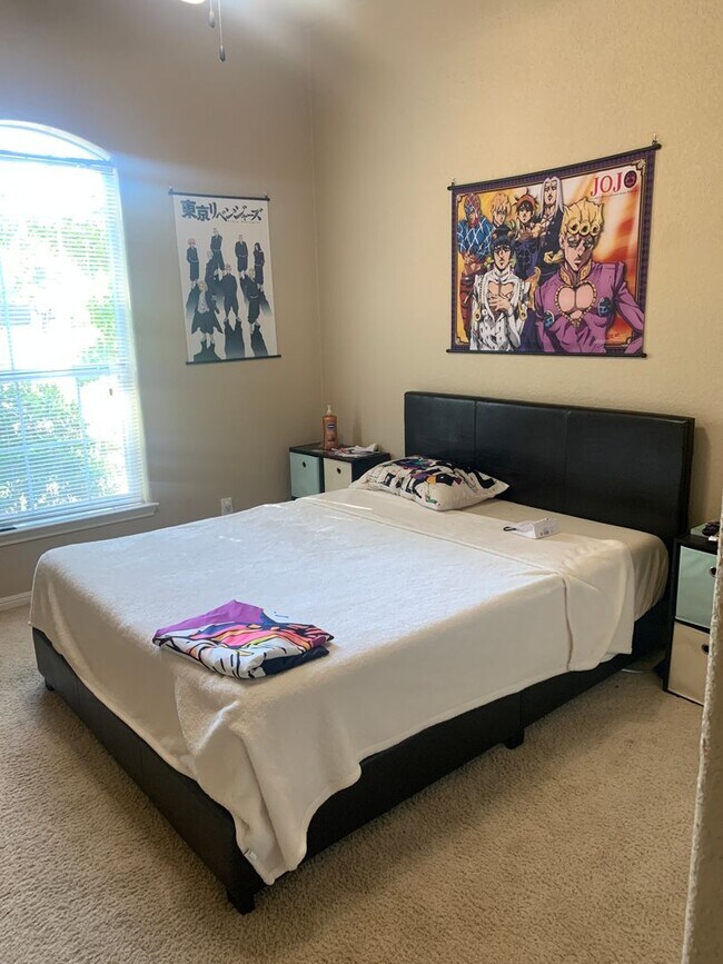 Building Photo - Fantastic Four Bedroom