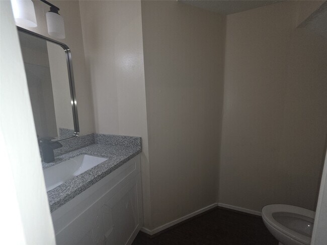 Building Photo - 1907 Summerfield Pl