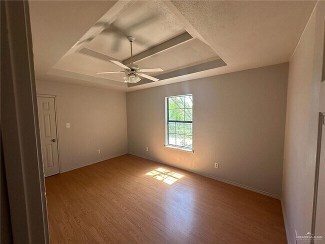 Building Photo - 15 E Rd