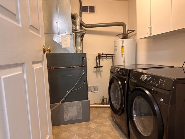 Building Photo - 263 Southwick Ct