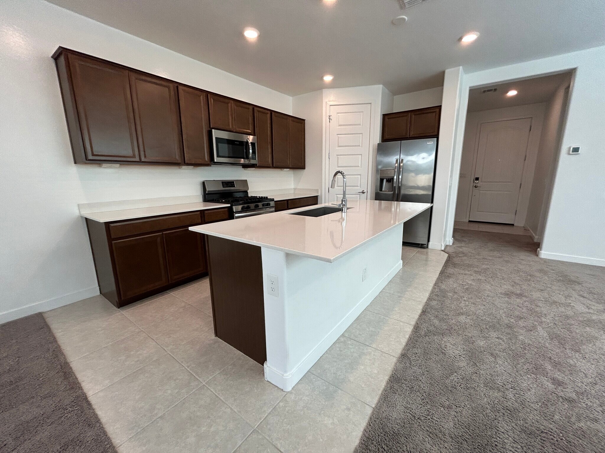 Building Photo - 1168 E Sabino Dr