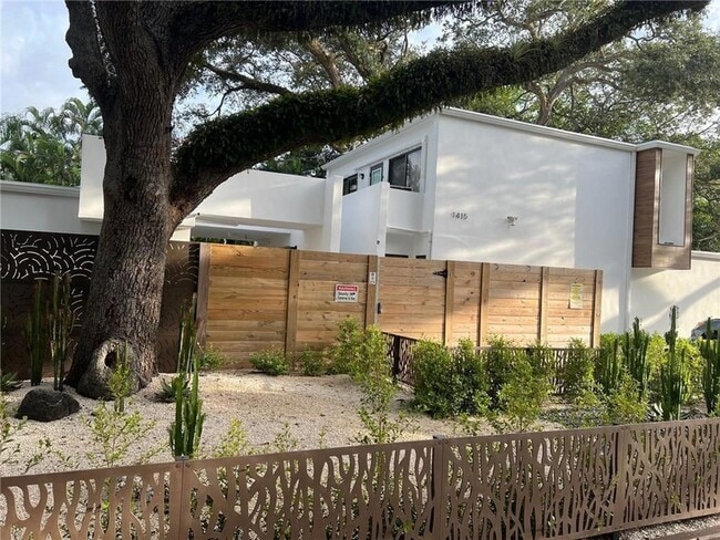 Building Photo - 1415 SW 9th St