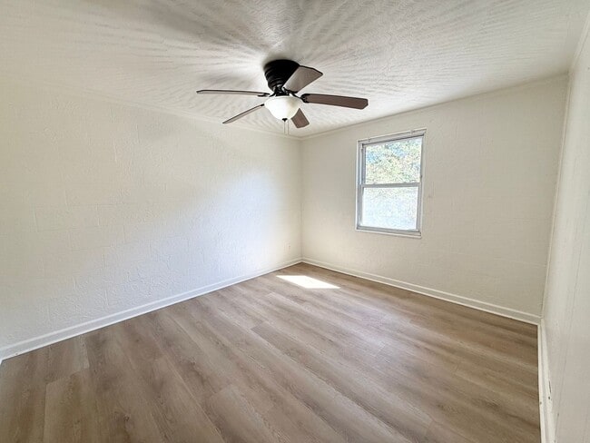 Building Photo - For Rent – $1,020/month | 2 Bed | 1 Bath