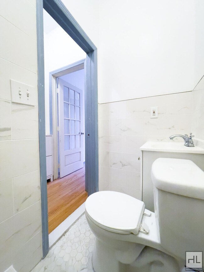 Building Photo - NORTH 9 STREET / Williamsburg / Spacious 1...