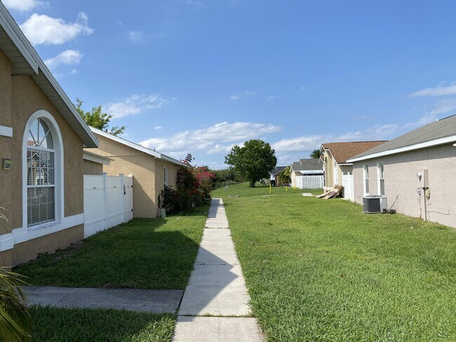 Building Photo - 2361 Harbor Town Dr