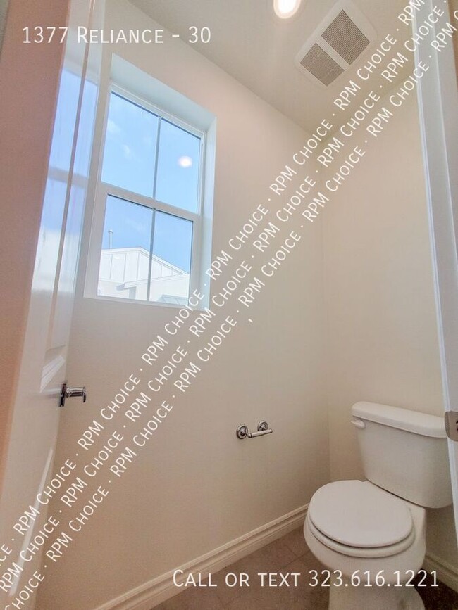 Building Photo - 1377 Reliance-30