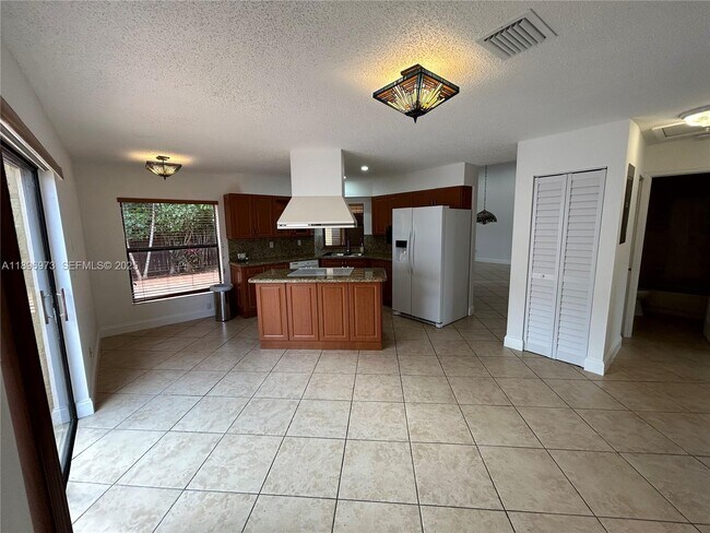 Building Photo - 8910 SW 4th Ln