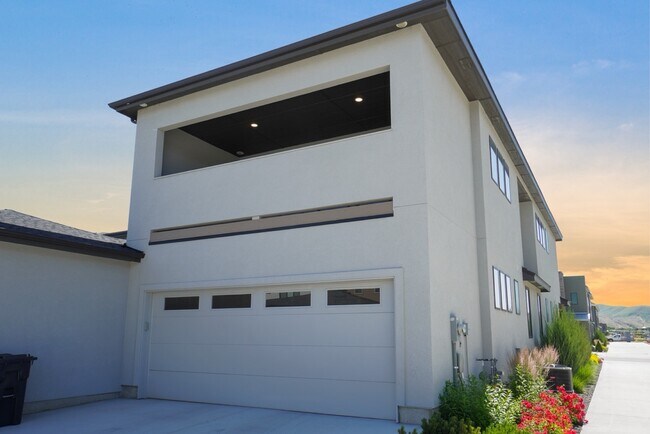 Building Photo - 3045 S Honeycomb Way