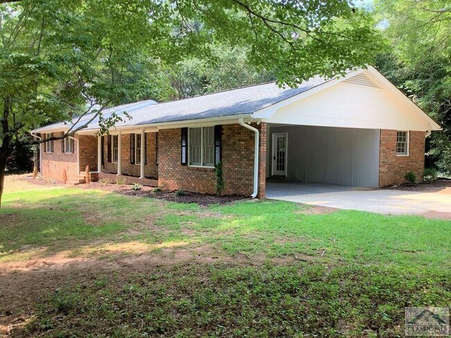 Building Photo - 3br Home East Athens For Rent