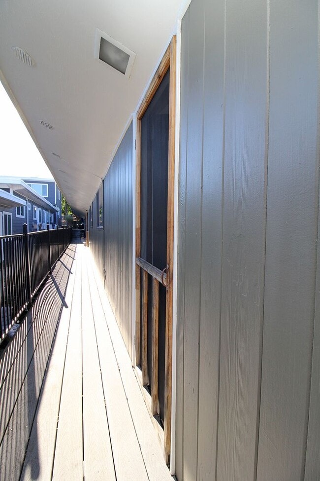 Building Photo - 3200-3236 SW Marigold St