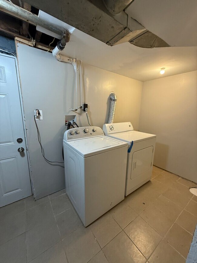 Building Photo - 3 Bedroom 1 Bath House