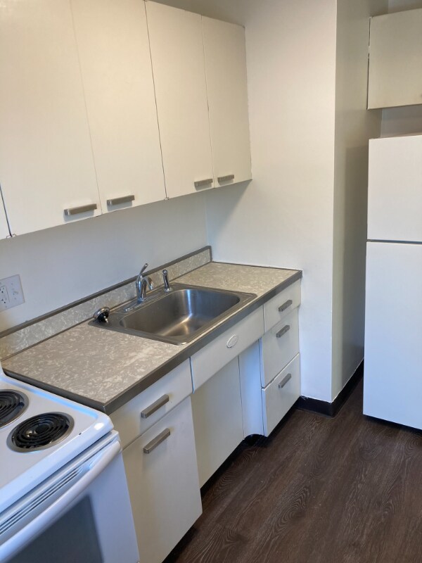 Building Photo - 408 6th St SW