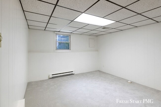 Building Photo - Charming 3-Bedroom Home in Walker – Conven...