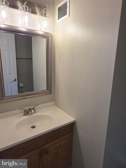 Building Photo - 4281 Sleepy Lake Dr