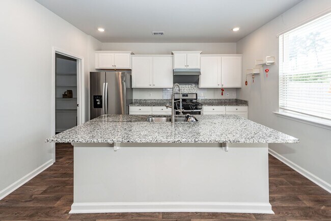Building Photo - 4 Bedroom 2.5 Bath Home in Cane Bay Planta...