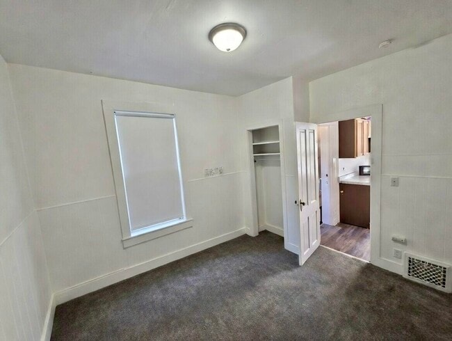 Building Photo - 1801 N Wisconsin St