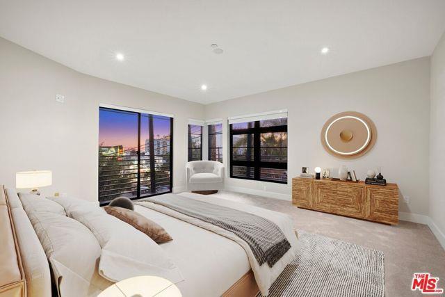 Building Photo - 8788 Shoreham Dr