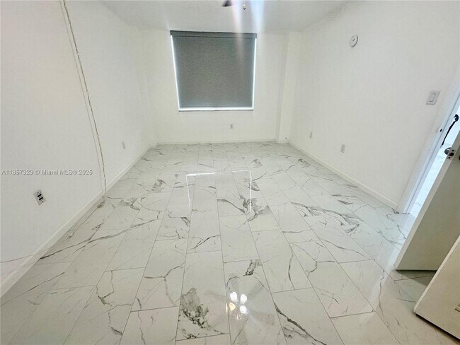 Building Photo - 15600 NW 7th Ave