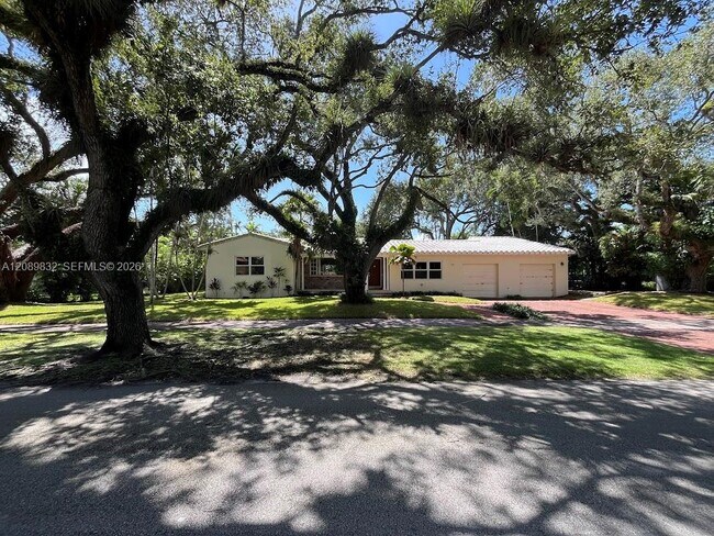 Building Photo - 508 Castania Ave