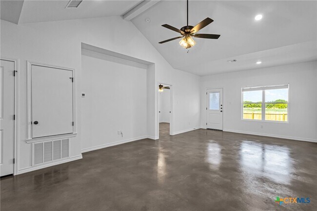 Building Photo - 907 Smoke Tree Ln