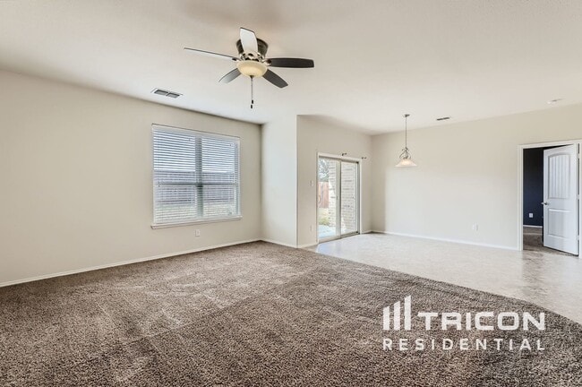 Building Photo - 1307 Hidden Valley Dr