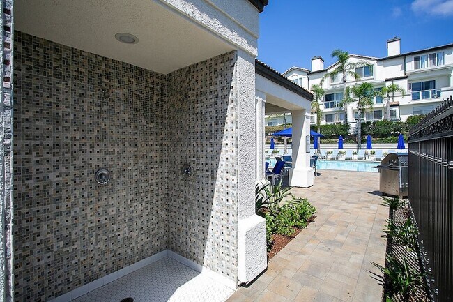 Building Photo - 30902 Club House Dr