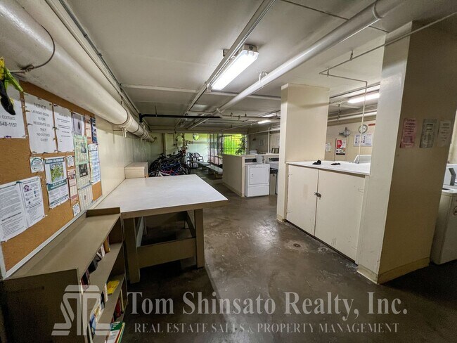 Building Photo - 2 Bedrooms | 1 Bathroom | in Makiki