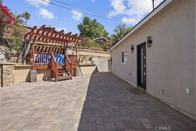 Building Photo - 10801 1/2 Wescott Avenue Unit