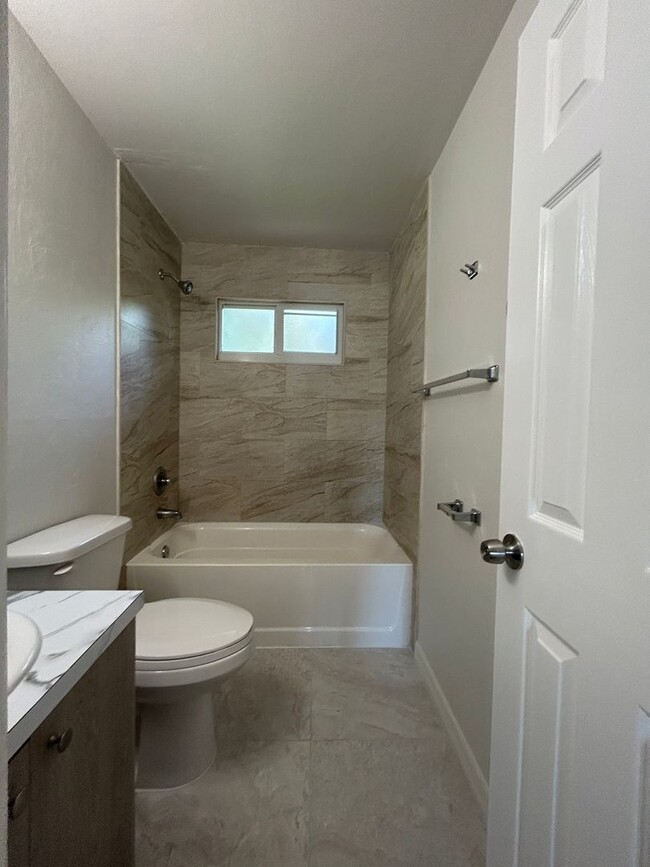 Building Photo - 2nd Floor 2 bed 1 Bath Condo-Move-In Special — Apply Now & Get Your Application Fee Credited at M...