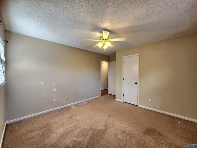 Building Photo - 6107 Trailwood Dr