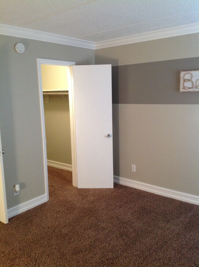 Bedroom walk-in Closet - 2366 E Mall Dr
