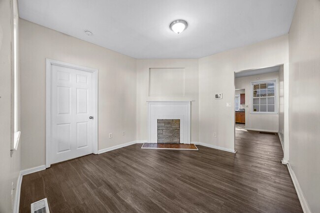 Building Photo - 1709 LeGrand Street