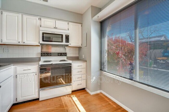 Building Photo - 3125 17th St S
