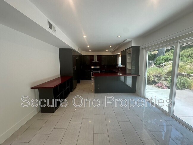 Building Photo - 4654 Galendo St
