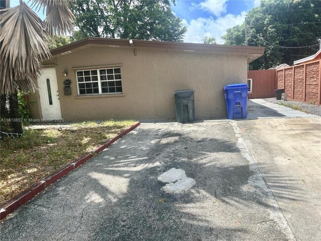 Building Photo - 1 bedroom in Hollywood FL 33024