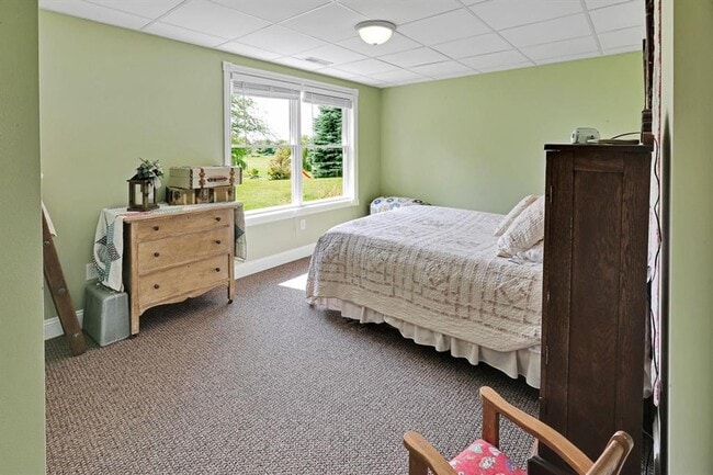 Building Photo - Spacious 5-Bedroom Retreat for Rent – Priv...