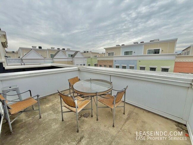 Building Photo - 1041 5th St SE