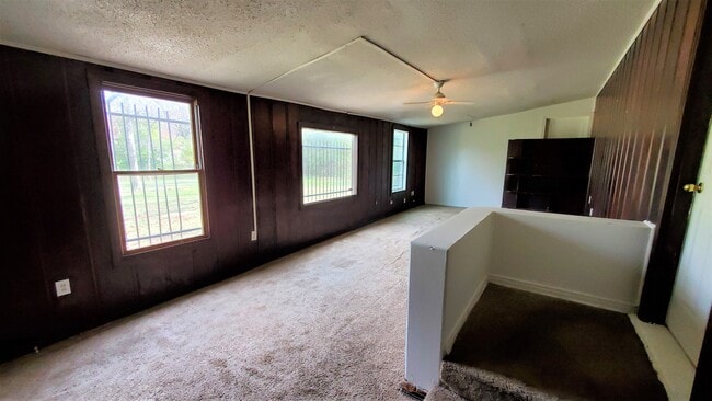 Family Room view 2 - 4813 Old Mansfield Rd