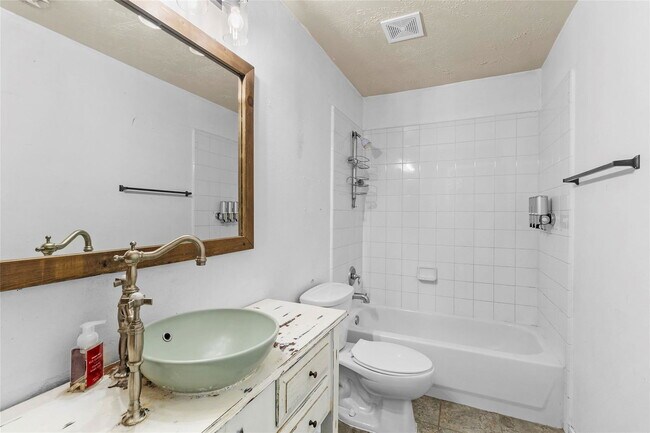 Building Photo - 25211 Barmby Dr