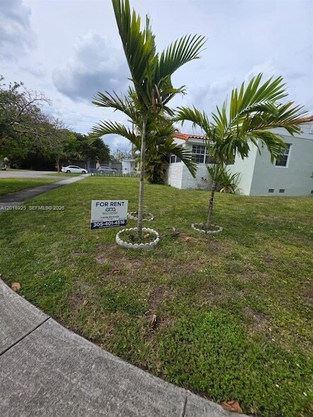 Building Photo - 1611 Coral Gate Dr