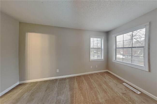 Building Photo - 140 Linda Ln