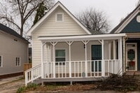 Building Photo - 679 Terry St SE