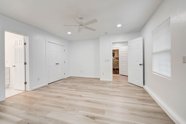 Building Photo - 903 S Berry Rd