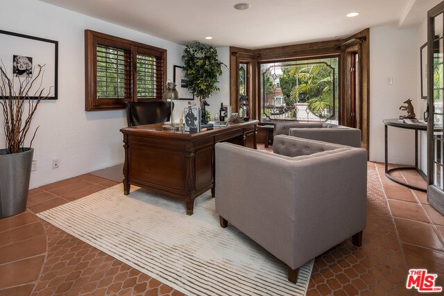 Building Photo - 704 N Arden Dr