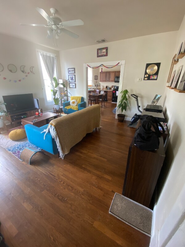 Building Photo - 410 E Carson St